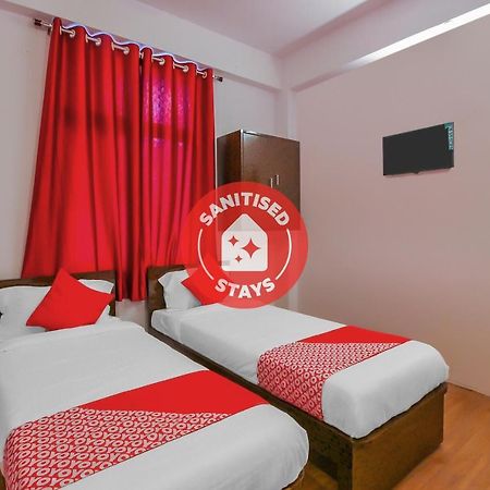 Oyo 17168 Hz Lodge Hyderabad Luaran gambar