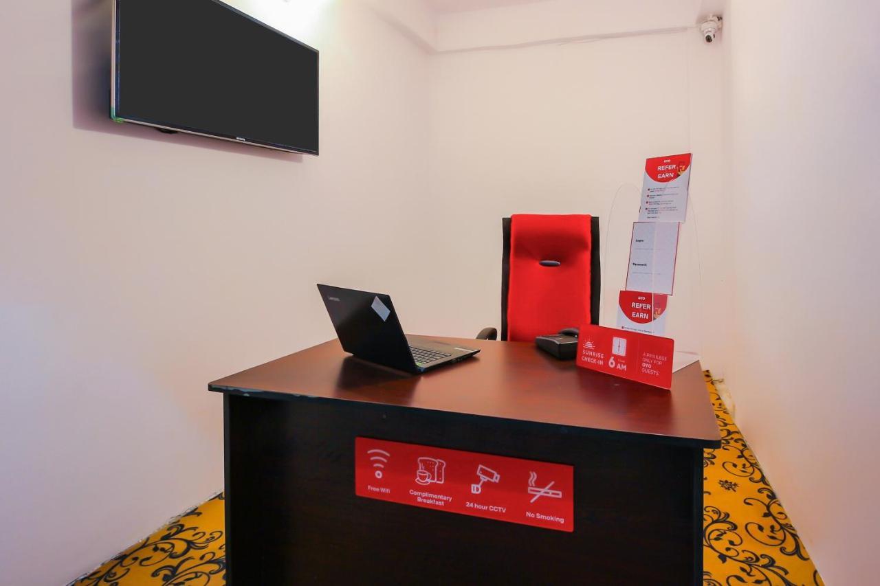 Oyo 17168 Hz Lodge Hyderabad Luaran gambar
