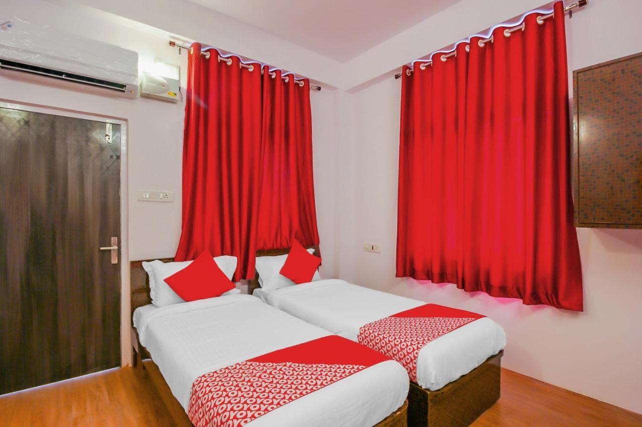 Oyo 17168 Hz Lodge Hyderabad Luaran gambar