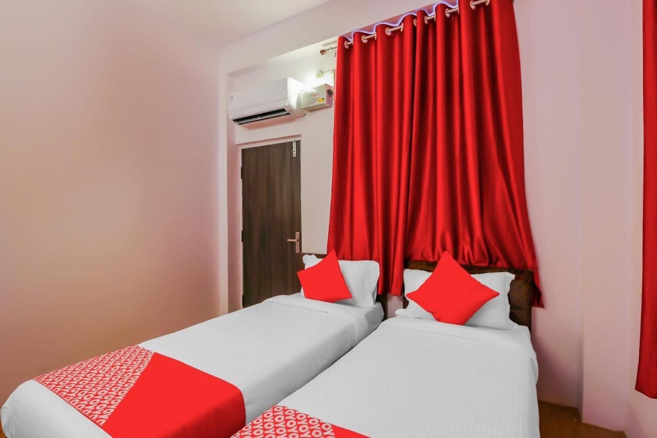 Oyo 17168 Hz Lodge Hyderabad Luaran gambar