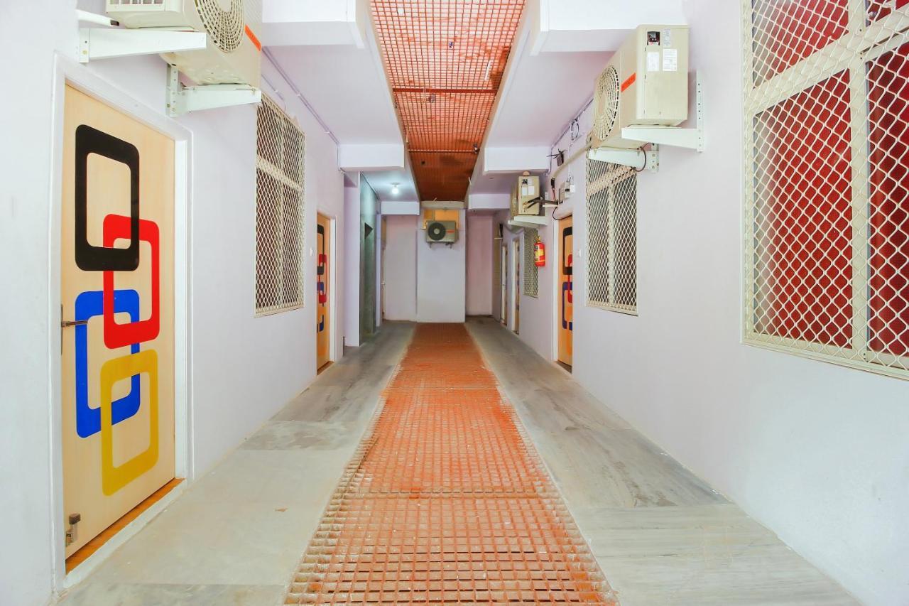 Oyo 17168 Hz Lodge Hyderabad Luaran gambar