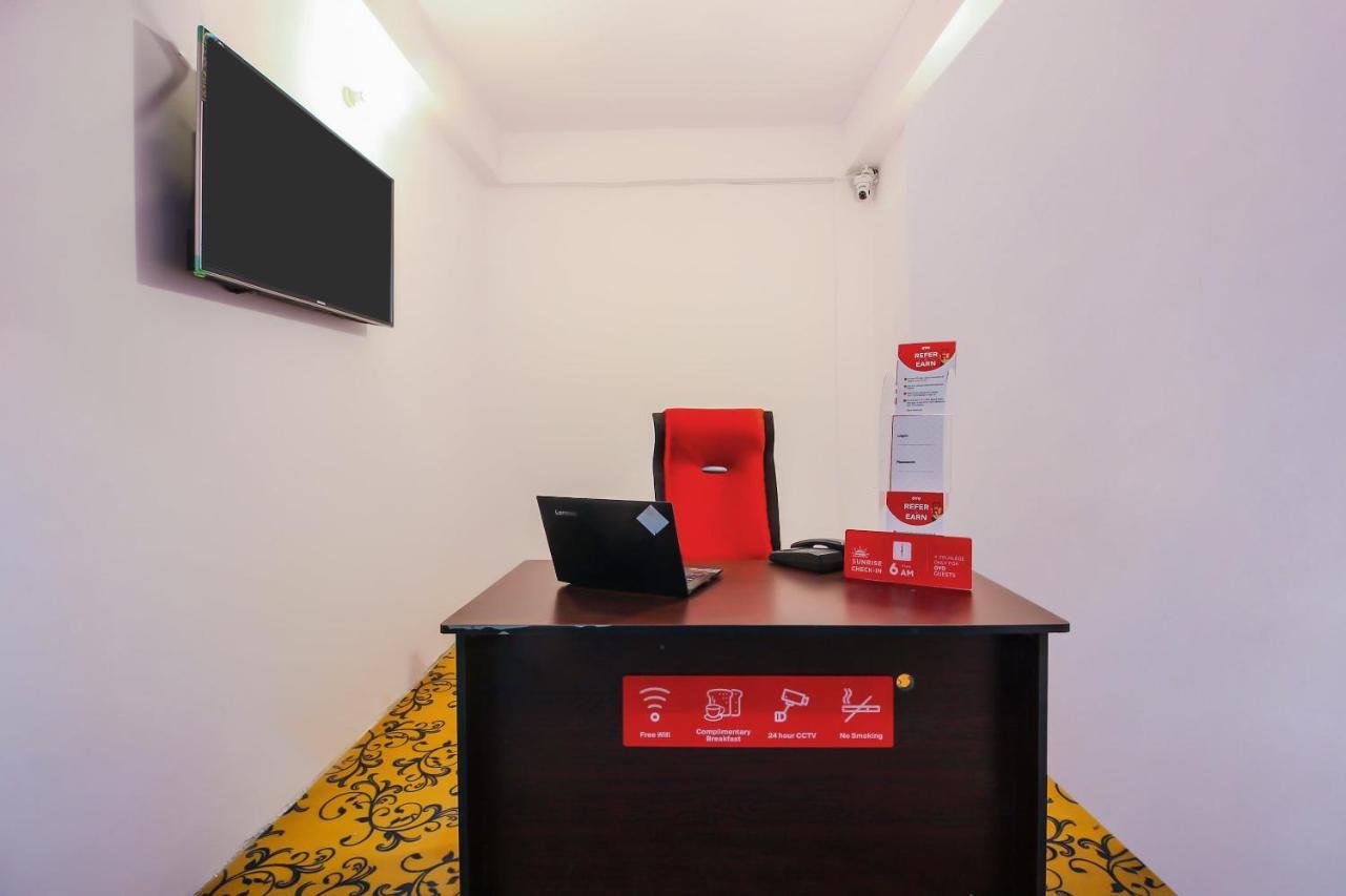 Oyo 17168 Hz Lodge Hyderabad Luaran gambar