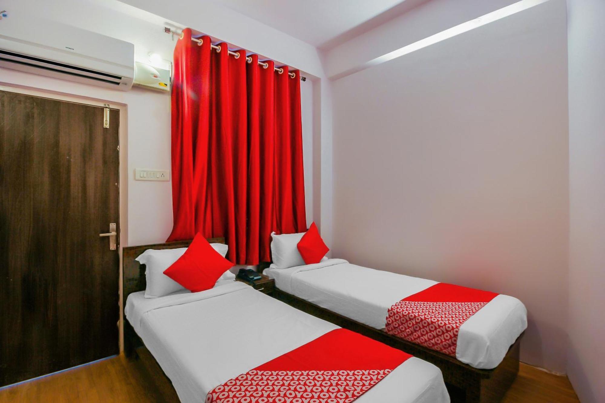Oyo 17168 Hz Lodge Hyderabad Luaran gambar